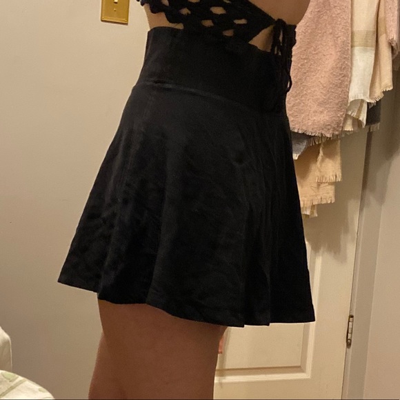 ⚡️ 2/$15 Cute black skater skirt - Picture 1 of 3